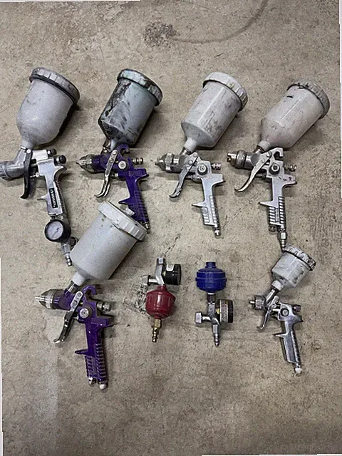 6 Automotive Paint Sprayers And 2 Regulators