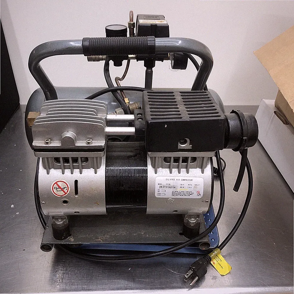 CALIFORNIA AIR TOOLS OIL FREE AIR COMPRESSOR 800W 2GAL 1610A - NOS